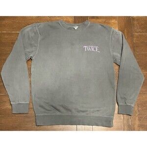 OFFICIAL TWICE 4TH WORLD TOUR ‘III’ MERCH  GRAY CREWNECK SWEATSHIRT SIZE XL NWOT